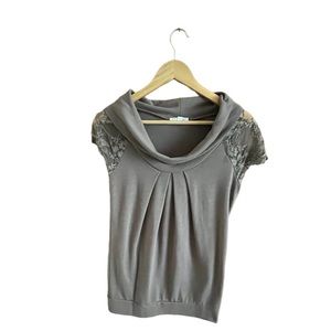 Speechless woman’s blouse. Taupe with lace sleeves. Size L